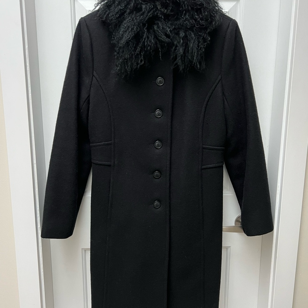 Stylish Black Women's Wool coat  with Faux Fur Collar